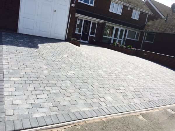 Our workers paving a driveway in Bilton