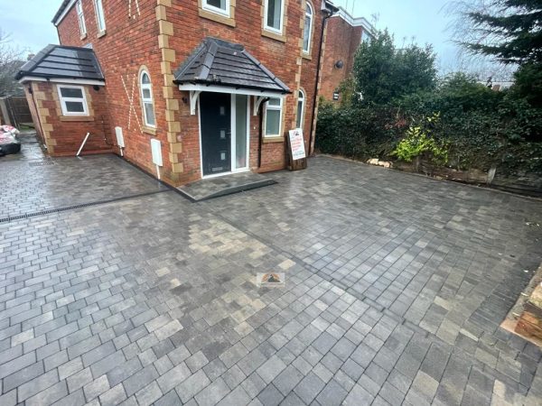 Our workers paving a driveway in Bishop's Itchington