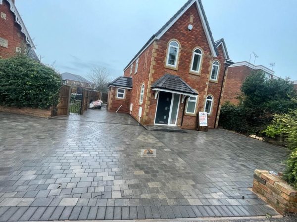 Our workers paving a driveway in Kineton