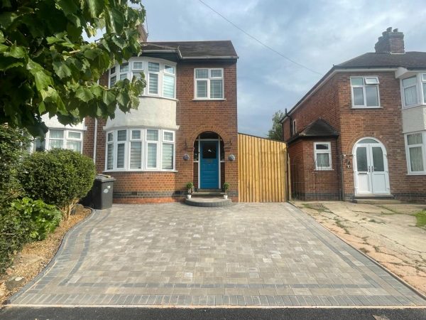 Our workers paving a driveway in Nuneaton