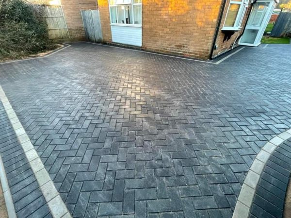 paving installation in Sydenham, Warwickshire, CV31 1NN