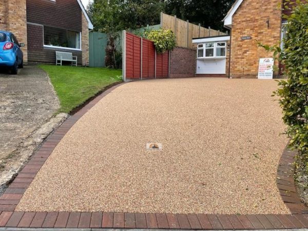 Resin Bound Driveway With Brindle Block Paved Border In Rugby (3)